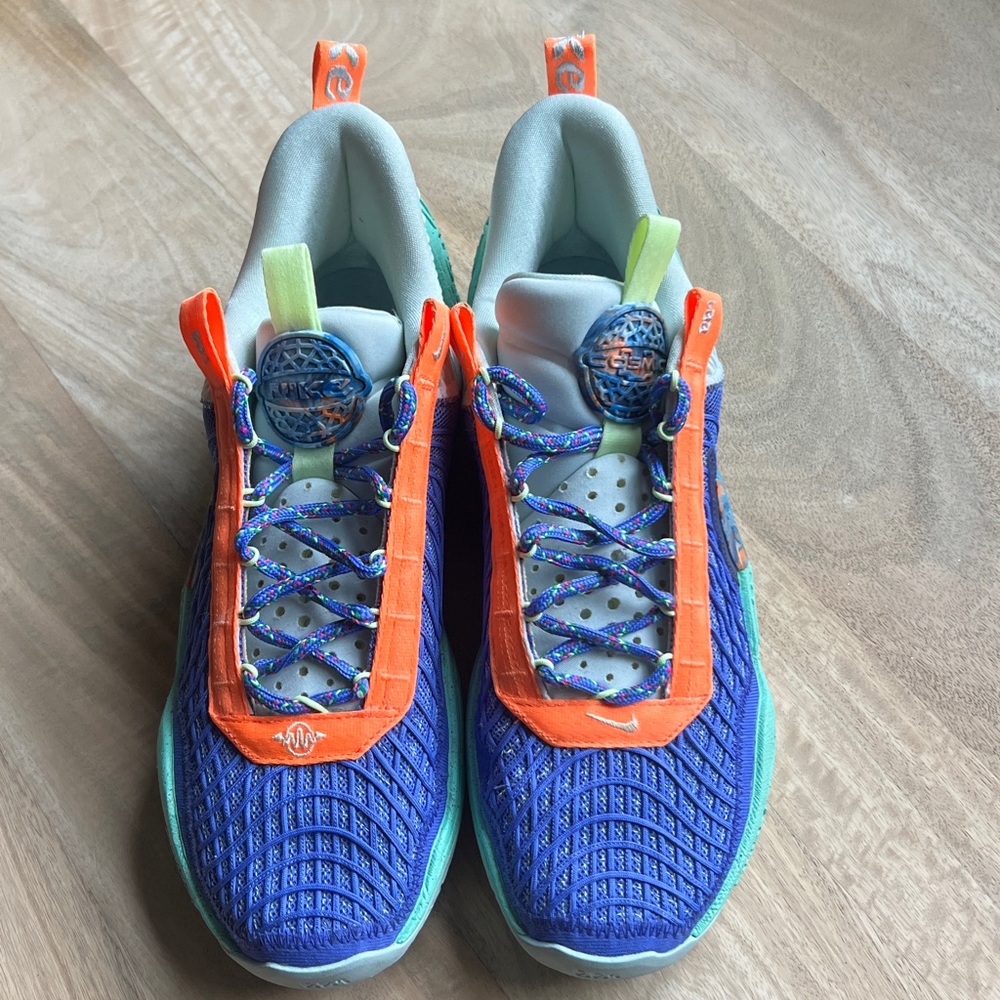 Nike Cosmic Unity